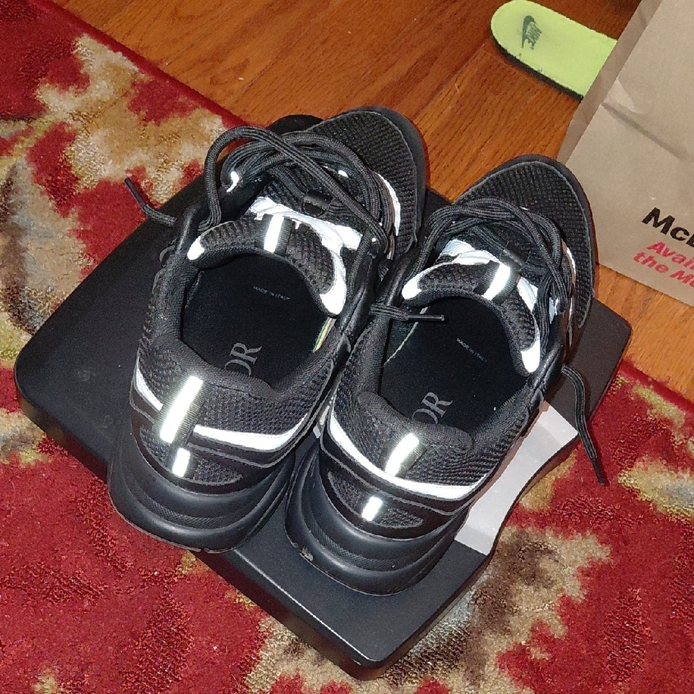 Dior Men's Black and White Sneakers - Picture 3 of 7